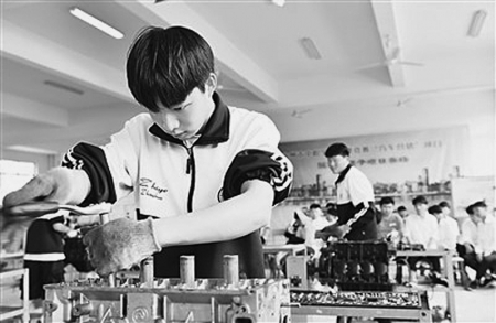 <br>          　　湖南省永州市蓝山县职业中等专业学校举办第十三届学生职业技能竞赛，锤炼学生专业本领，提高学生技能水平。<br><br>        