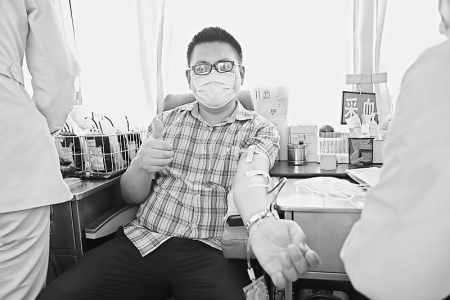 <br>          无偿献血传递人间真情 图片由省商务厅提供<br><br>        