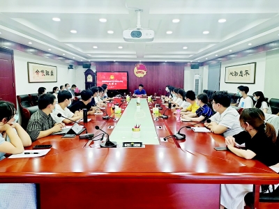 <br>          8月6日下午，共青团山西省委召开省校合作实习实训大学生座谈会。<br><br>        
