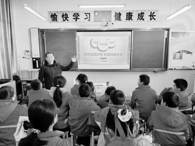 <br>          科技课堂精彩纷呈 图片由陵川团县委提供<br><br>        