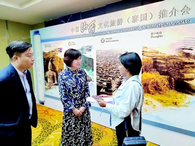 <br>          山西省文旅厅厅长王爱琴（左）接受《曼谷商报》采访 图片由山西省文化和旅游厅提供<br><br>        